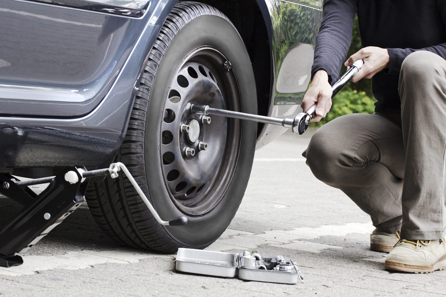 Como trocar as rodas do carro?